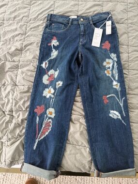 Embroidered Dark Blue Women’s Jeans with Floral Accents